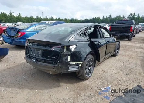 2018 Tesla Model 3 Long Range/Performance z USA, uszkodzony, nr VIN 5YJ3E1EB5JF103349